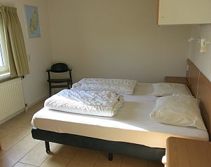 Zweites Schlafzimmer mit Doppelbett in 't Luwe Land 49, De Koog, Texel.