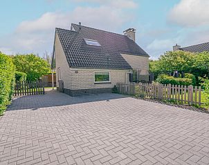 Ferienhaus Honeysuckle 81 in De Koog, Texel mit gerumiger Auffahrt und eingezuntem Garten, ideal fr einen entspannten Aufenthalt auf den Watteninseln.