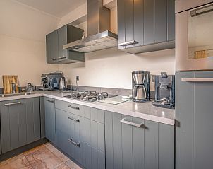 Moderne Kche im Ferienhaus Kamperfoelie 81, De Koog, Texel mit allen notwendigen Gerten fr einen komfortablen Aufenthalt auf den Watteninseln.