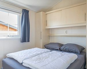 Comfortable bedroom in Chalet Bregkoog 227, Chaletpark Bregkoog, De Koog, Texel with double bed and storage space.