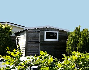 Barn at Chalet Bregkoog 227, Chaletpark Bregkoog, De Koog, Texel surrounded by green nature.