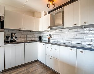 Volledig uitgeruste keuken in Appartement Juliana 048, perfect voor koken tijdens uw verblijf in De Koog, Texel.