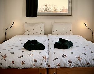 Spacious double bedroom in Stappeland - Huize 100-1, vacation home in De Koog, Texel, for ultimate peace and quiet.