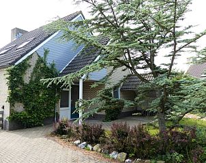 Charming vacation home Kamperfoelie 53 in De Koog, Texel surrounded by nature on Villapark Kamperfoelie.
