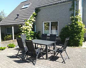 Cozy terrace at Holiday home Kamperfoelie 53 at Villapark Kamperfoelie, De Koog, Texel for relaxing outdoor meals.