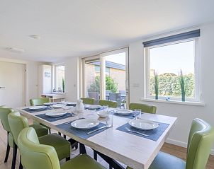 Stylish dining room in Orchismient 14 vacation home De Koog Texel with modern chairs and lots of natural light.