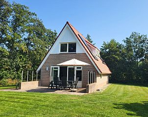 Exterior of Agter Mienterglop - Holiday home 5102 in De Koog Texel with spacious garden.