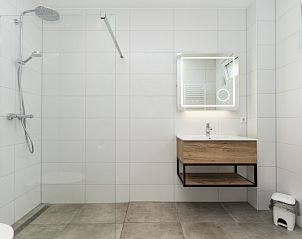 Luxury bathroom with walk-in shower in Villa 21A, De Koog, Texel, vacation home on the Wadden Islands.