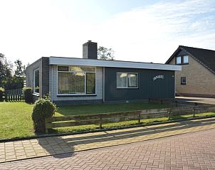 Epelaan 19 vakantiehuis in De Koog, Texel, met ruime voortuin en moderne uitstraling.