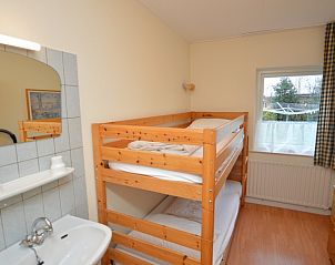 Slaapkamer met stapelbed in Epelaan 19 vakantiehuis, De Koog, Texel, ideaal voor kinderen.