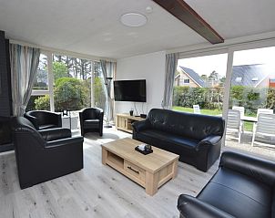 Spacious living room in Orchismient 33 vacation home De Koog Texel overlooking garden.