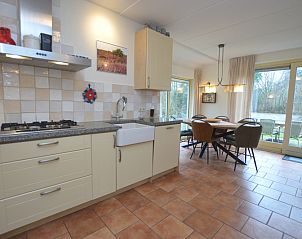 Spacious kitchen and dining area in Holiday home 7K, De Koog, Texel overlooking nature, ideal for culinary lovers.