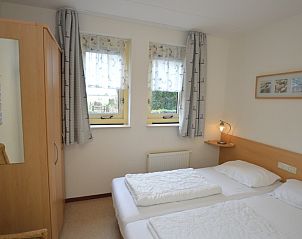 Bedroom in Holiday Home 7K, De Koog, Texel with comfortable beds and restful atmosphere for a good night's sleep.