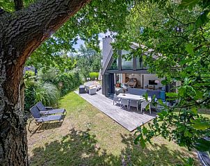 Luxury vacation home Park Duynzoom - Villa Duynzoom, De Koog, Texel, with sunny terrace and natural surroundings.