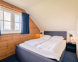 Attractive bedroom with double bed in Maaikeduinweg 13 vacation home, De Koog, Texel for a good night's sleep.