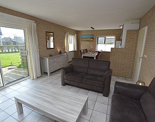 Light and airy living room of Holiday home Stappeland 207 in De Koog, Texel overlooking the garden.
