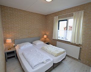 Comfortable bedroom with double bed in Holiday home Stappeland 207, De Koog, Texel for a good night's sleep.