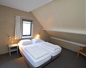 Cozy attic room in Holiday home Stappeland 207, De Koog, Texel with double bed and skylight.