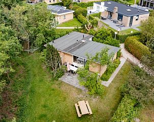 Bungalow 51 in Bungalowpark 't Luwe Land, De Koog, Texel, with spacious garden and terrace.