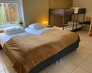 Family room with double bed and bunk bed in Bungalow 51, Bungalowpark 't Luwe Land, Texel.