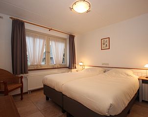 Comfortable bedroom in Villa with Conservatory, vacation home in De Koog, Texel.