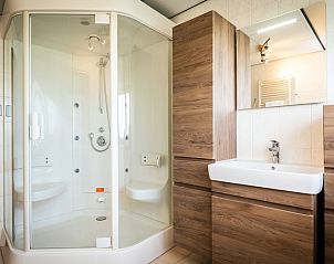 Modern shower in Villa with Conservatory, vacation home on the Wadden Islands.
