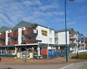 Auenansicht des Motel Texel, De Koog, Texel, mit Balkon und zentraler Lage auf den Watteninseln.