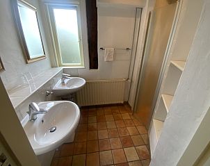 Modern bathroom in Voorhuis vacation home De Koog Texel with double sink.