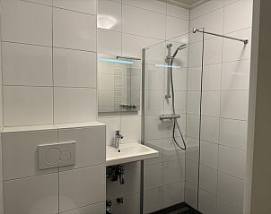 Fresh bathroom in Apartment Kerckeland 40, De Koog, Texel with modern amenities.