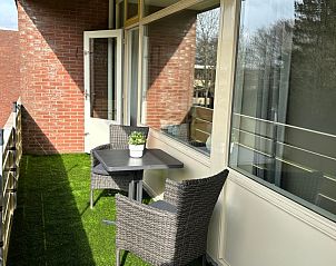 Sunny balcony of Apartment Kerckeland 40, De Koog, Texel with seating.
