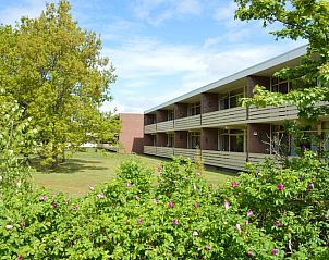 Exterior of Apartment Kerckeland 40, De Koog, Texel surrounded by greenery.