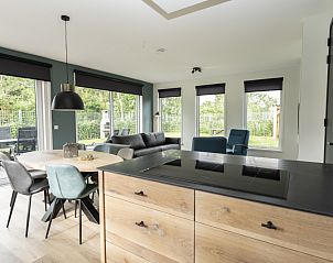 Open kitchen and living space in Villa 37, De Koog, Texel. Cozy vacation home on the Wadden Islands.