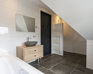 Second bathroom in Villa 37, De Koog, Texel. Stylish vacation home on the Wadden Islands.