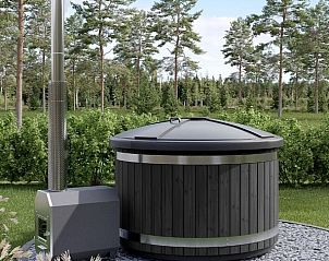 Private hot tub at Villa 37, De Koog, Texel. Relaxed vacation home on the Wadden Islands.
