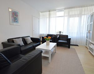 Modern living space in Apartment Kerckeland 98, De Koog, Texel with comfortable furniture and natural light.
