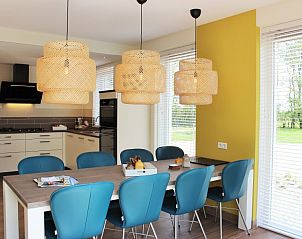 Essecke mit groem Tisch fr 6-8 Personen. Wellness Landhuis, De Koog, Texel.