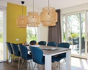 Essecke mit Blick auf den Garten in 6-8 pers.Wellness Landhuis, De Koog, Texel.