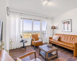 Apartment Juliana 154 Zeezicht in De Koog, Texel offers a bright living room with panoramic sea and nature views.