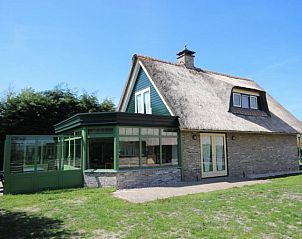 Guest house 01022526 - Holiday property Texel - 6 Persoons luxe villa met serre en sauna