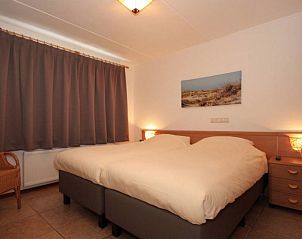 Guest house 01022526 - Holiday property Texel - 6 Persoons luxe villa met serre en sauna