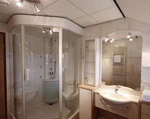 Guest house 01022526 - Holiday property Texel - 6 Persoons luxe villa met serre en sauna