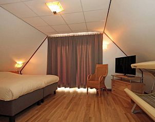 Guest house 01022526 - Holiday property Texel - 6 Persoons luxe villa met serre en sauna