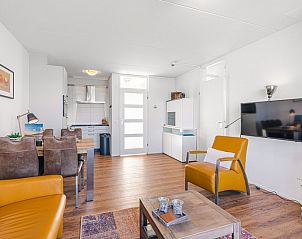 Open kitchen and dining area in Apartment Juliana 154 Zeezicht, De Koog, Texel with modern amenities.