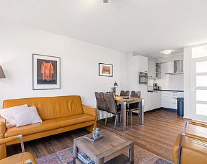 Dining area in Apartment Juliana 154 Zeezicht, De Koog, Texel with wooden table and leather chairs.