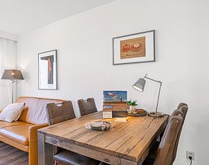 Fully equipped kitchen in Apartment Juliana 154 Zeezicht, De Koog, Texel with modern appliances.