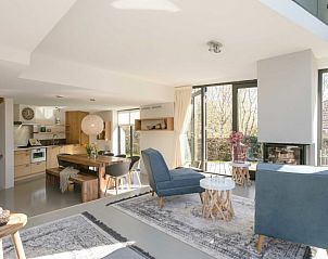 Offene Kche und Essbereich im Sauna-Ferienhaus Duynzoom 3 in De Koog Texel.