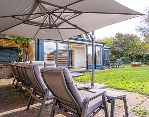 Buitenruimte van Kamerstraat 66, De Koog, Texel met comfortabele zitgelegenheid.