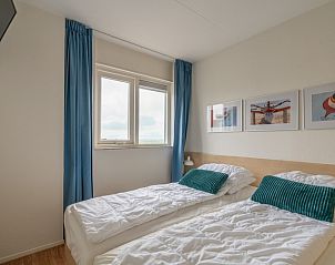 Schlafzimmer mit zwei Betten in Appartement Juliana 146 Insel- und Meerblick, Texel.