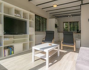 Open woonkamer met tv in vakantiehuis Californiweg 142, De Koog, Texel, Waddeneilanden.