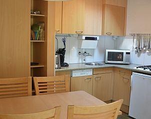 Volledig uitgeruste keuken in Vredelust 283 bungalow, De Koog, Texel, met moderne apparatuur.